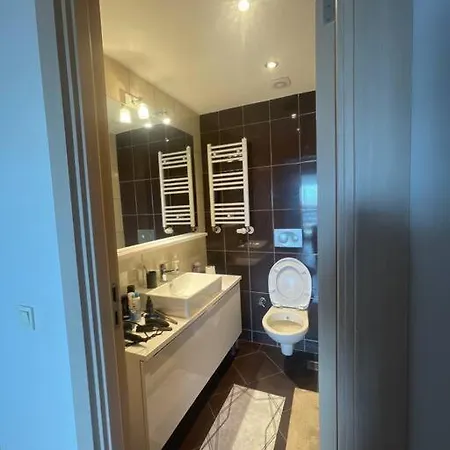 Acik Havuz Ve Deniz Manzarasi Sunan Site Ev Provincia di Istanbul