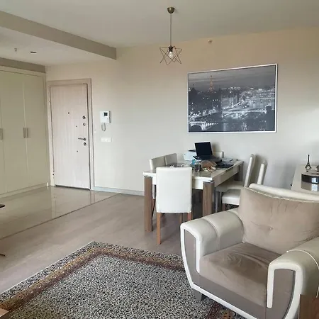 Acik Havuz Ve Deniz Manzarasi Sunan Site Ev * Isztambul