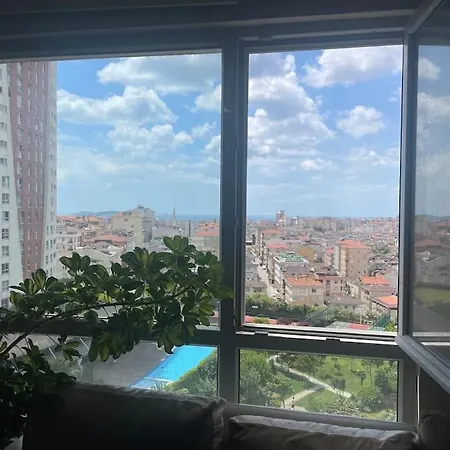 Acik Havuz Ve Deniz Manzarasi Sunan Site Ev Isztambul