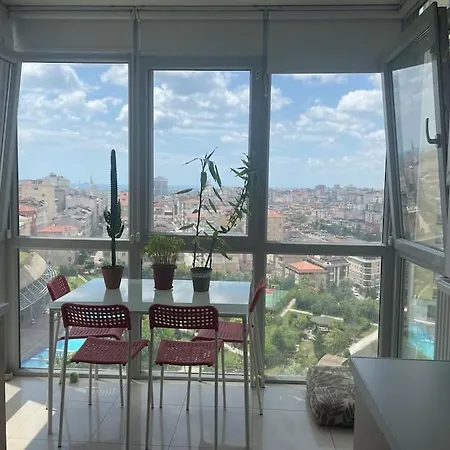 Acik Havuz Ve Deniz Manzarasi Sunan Site Ev Isztambul